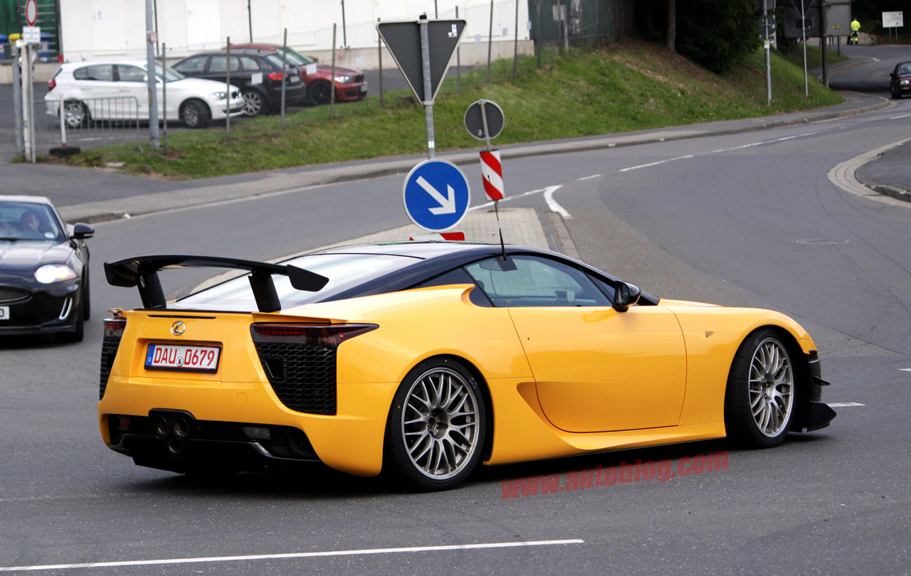 Lexus LFA NURBÜRGRING EDITION(uds. limitadas) 10-06-22-lexus-lfa-nurburgring-version-rear