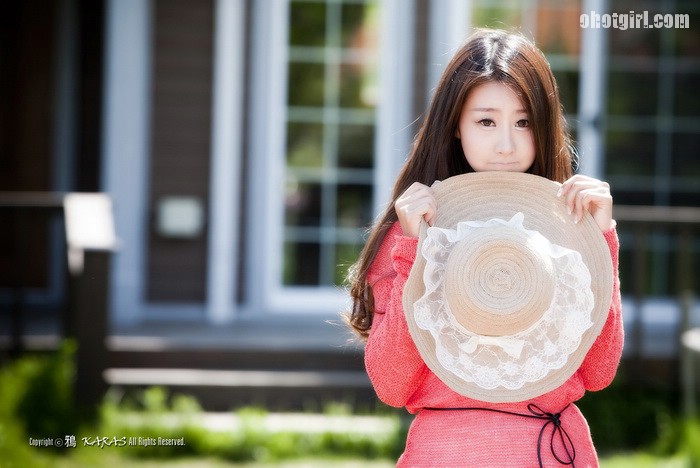 Park Hyun Sun – Outdoors in Red and White Park-Hyun-Sun-Outdoors-in-Red-and-White-09