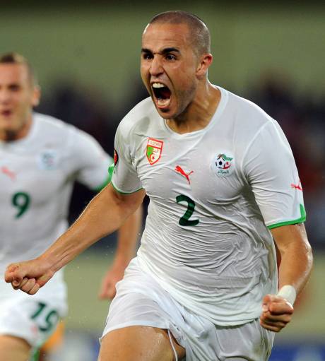 Signature  Madjid-bougherra-algerie-defenseur-central_576_w460