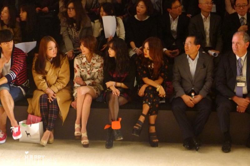 [Pics][27.03.13] Dự "F/W 2013 Seoul Fashion Week" của nhà thiết kế Steve J & Yoni P 86_7_dec2671a1352a4d