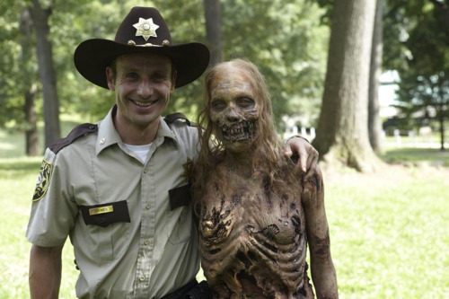The Walking Dead [ Todo sobre la serie ] Rick%20ans%20zombie%20girl%5B8%5D