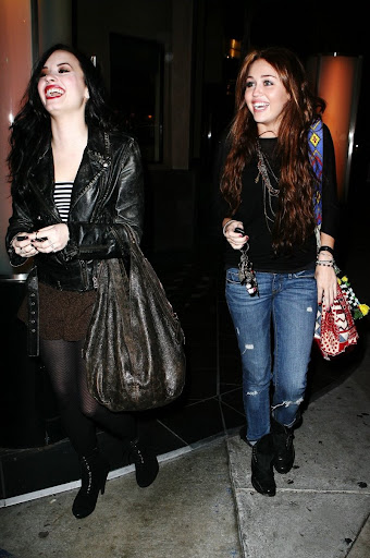 Demi Lovato: Noticias&Candids [CLOSED] - Página 5 Demi-lovato-miley-cyrus-jerry-deli-10