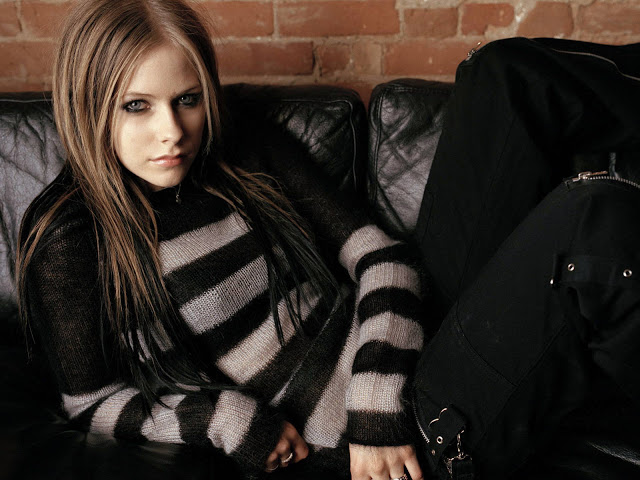   avril lavigne +  22