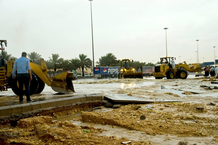 تغطية أمطار الرياض ليوم الاثنين 4/5/2010م DSC_1781s