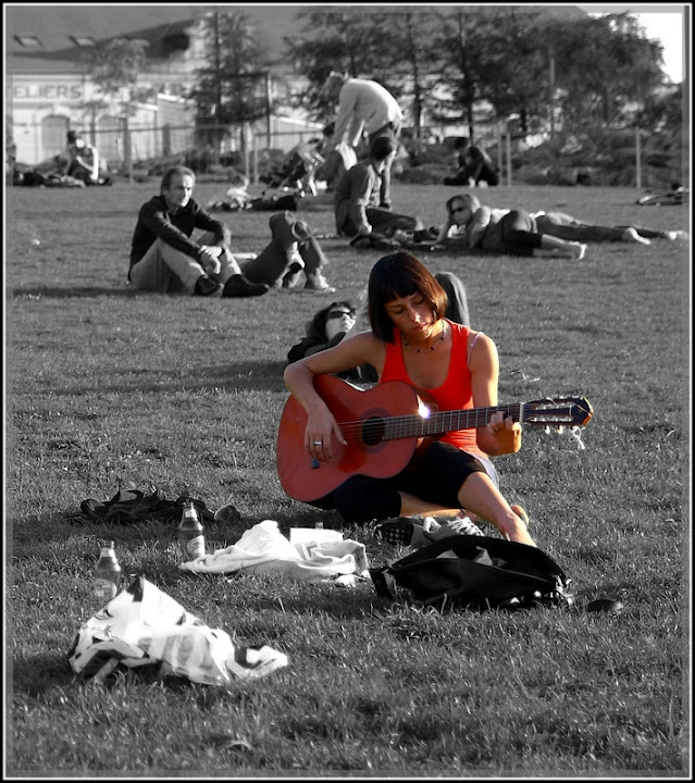 Challenge de Juin 2010 : Solitude: fin le 22 Juin - Page 3 Guitariste