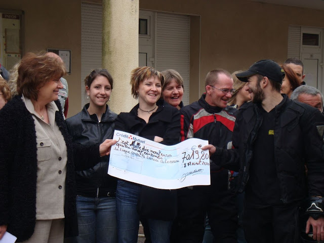 REMISE DU CHEQUE A LA LIGUE LE 8 MAI DSC01535