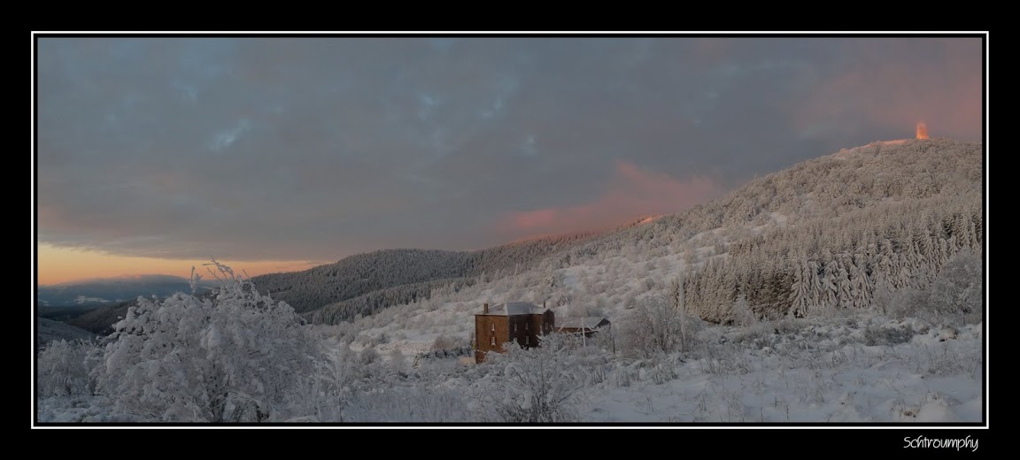 Lumière matinale depuis le massif du Pilat... Panorama%2016_GF