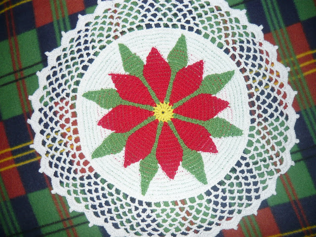 ҉ ₪ ( اشغال كروووشية روووعة...خاصة بالمطبخ.. ) .. ₪ ҉ POINSETTIA%20DOILY