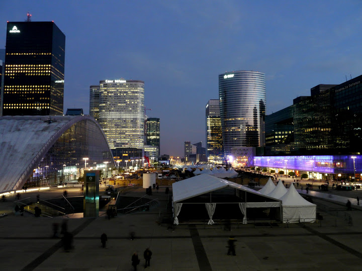 série La défense la nuit P1020400