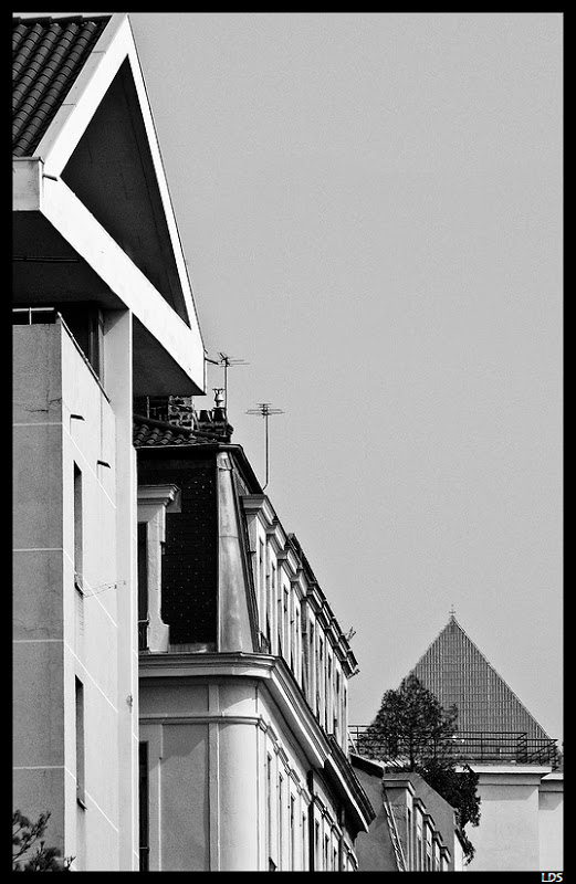 Au hasard d'un coin de ville... Ville_01_pyramides_nb_P1180406_1