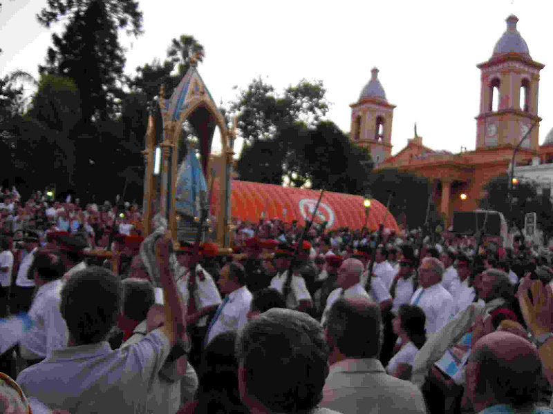 Crónicas Americanas de Ismael 2010-2011 11.procesion