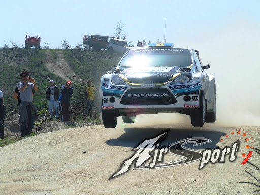 Bernardo Souza con un Peugeot S2000 en el rally du Valais DSCF3668