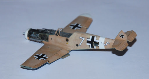 [MC0 - Tout Ouvert] Messerschmitt Bf109F/trop [amodel] 1/72 - Page 3 DECAL1