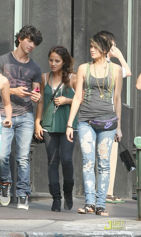 Joe Jonas AMA a las cantantes de Jordin Sparks Joe-jonas-soho-stud-05