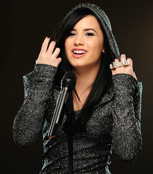 Demi graba nuevo video Demi-lovato-remember-december-01