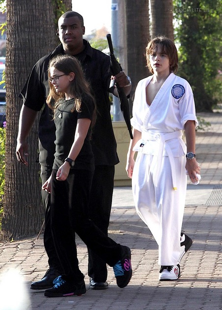 Hijos de Michael Jackson son Karate Kids Gallery_main-michael-jackson-kids-karate-photos-12032009-14