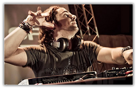 2/8 - Axwell - Pacha/ Ofir Axwell