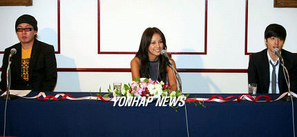 [Pics][04.06.07] Japan Press Conference 20070604141204.854.0