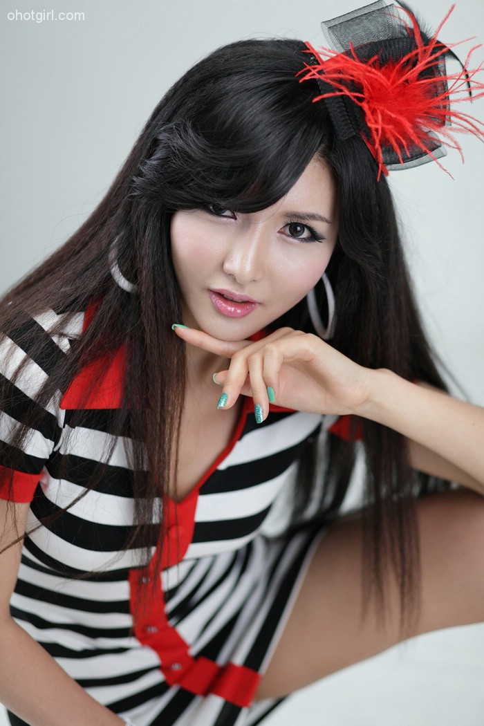 Cha Sun Hwa - Black, White and Red Dress Cha-Sun-Hwa-Black-White-and-Red-Dress06