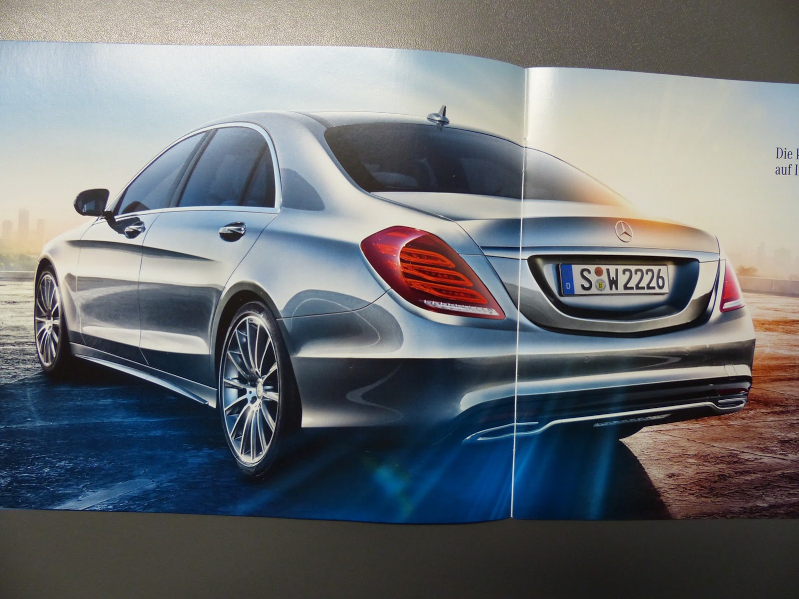 2013 - [Mercedes] Classe S [W222] - Page 27 2014-Mercedes-Benz-S-Class-Brochure-Carscoops3%25255B2%25255D