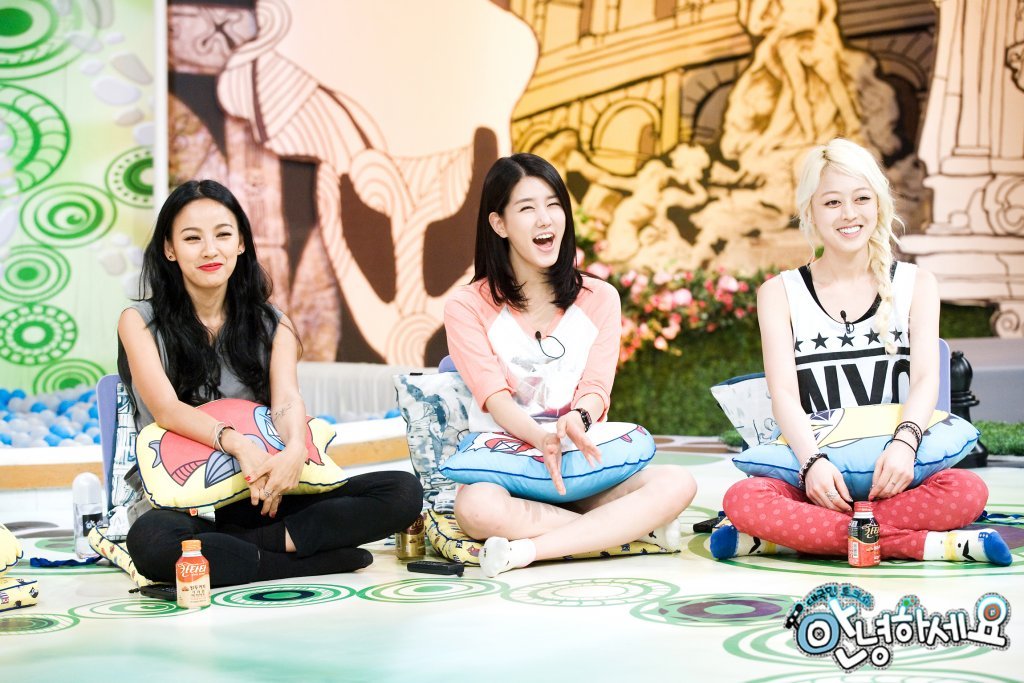 [Pics][02.06.13] KBS Hello Counselor 1111