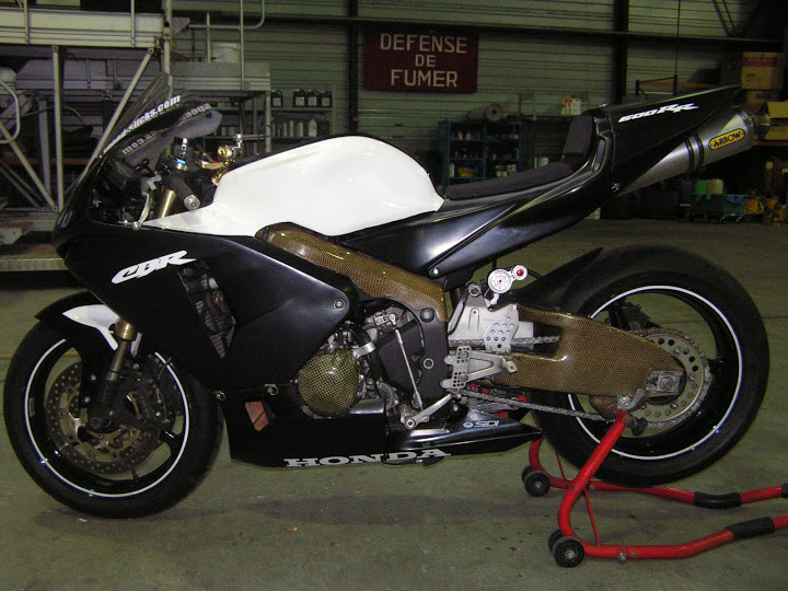 mon cbr600rr 2005 PICT0002