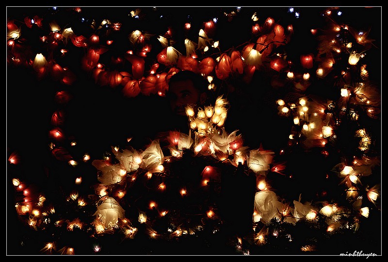 Le marchand de lumière de Noël  Facb201