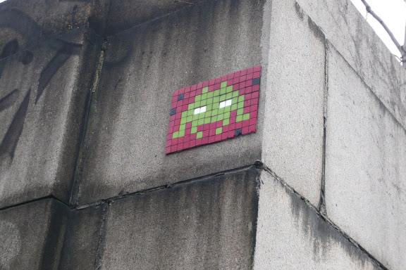 [Street Art] Invader (Space Invader) P1030849