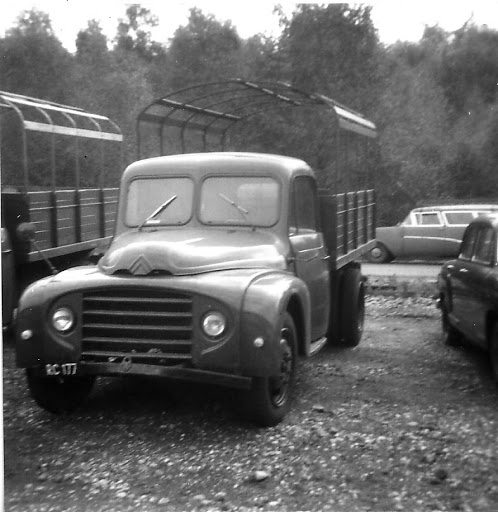 Photos d'époque de camions Citroën - Page 14 23_UK