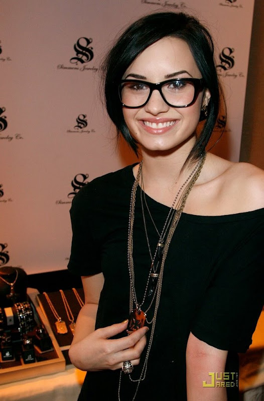 Demi Lovato: Noticias&Candids [CLOSED] - Página 2 Demi-lovato-hbo-luxury-07