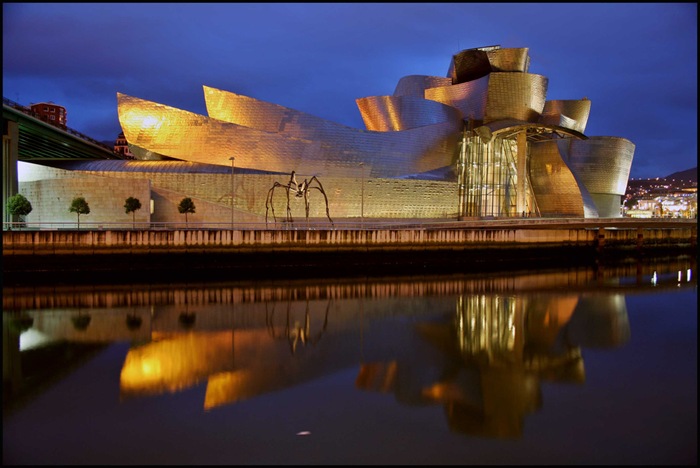 مباني عجيبة جدا!!!شاهدوها 11-33-Worlds-Top-Strangest-Buildings-guggenheim