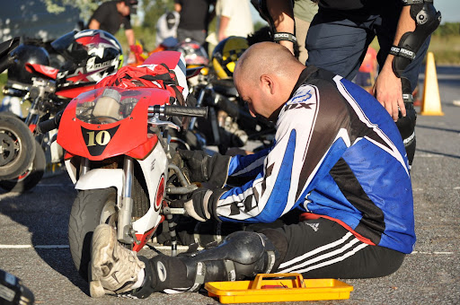 Un Gladiador! arriba de la minimoto... y abajo también! DSC_0302