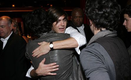 Zac y Joe: Cálido Abrazo 17 Again Zacjonas