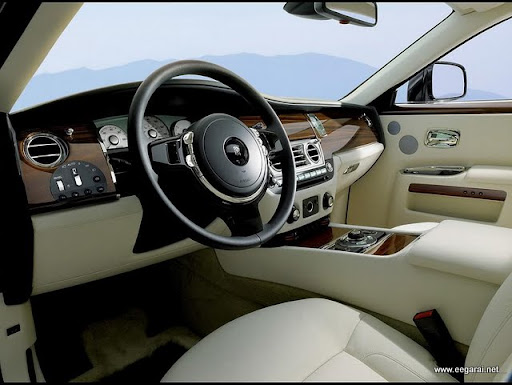 அசத்தலான ஆடம்பரக் கார் - Rolls Royce Ghost 2010 Image010