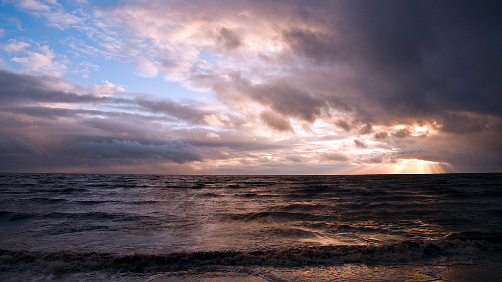 ciel d'un soir sur océan pour quelques rayons de lumière... 20100804_05_soir_ocean_DSC_3248-2