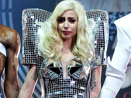 Lady Gaga rompe a llorar durante un concierto 033494476EXH006