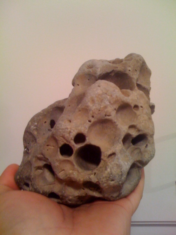 My new rock (suitable for viewing stone? pictures!) Hole%20left