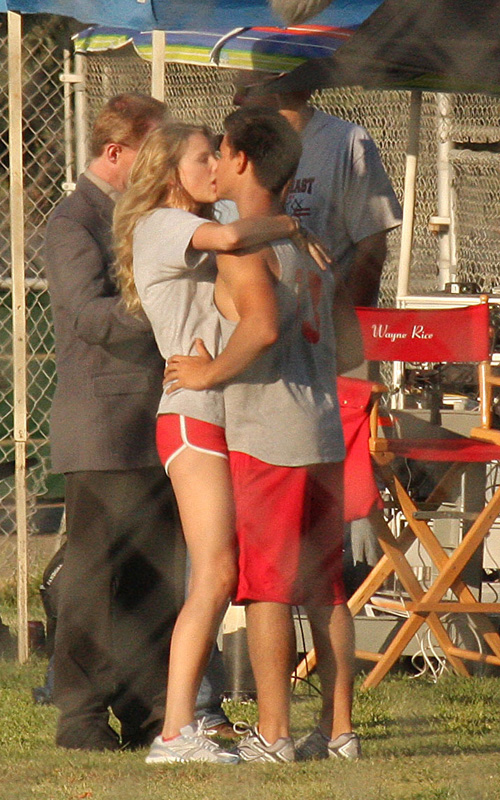 Fotos: BESOS de Taylor Swift y Taylor Lautner...!! Taylor-set-7309-21