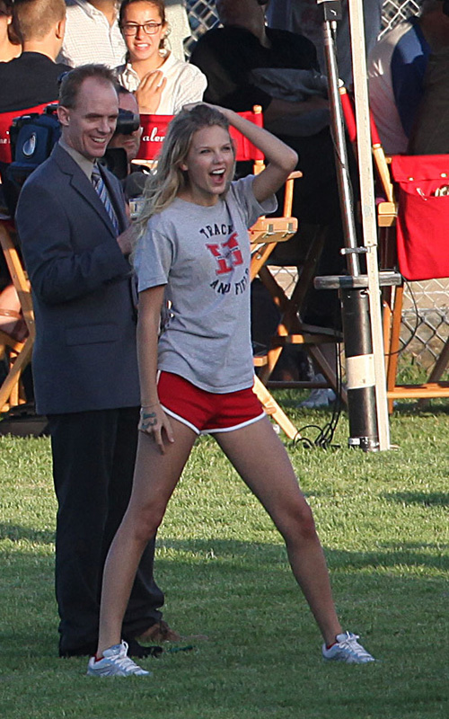 Fotos: BESOS de Taylor Swift y Taylor Lautner...!! Taylor-set-7309-11