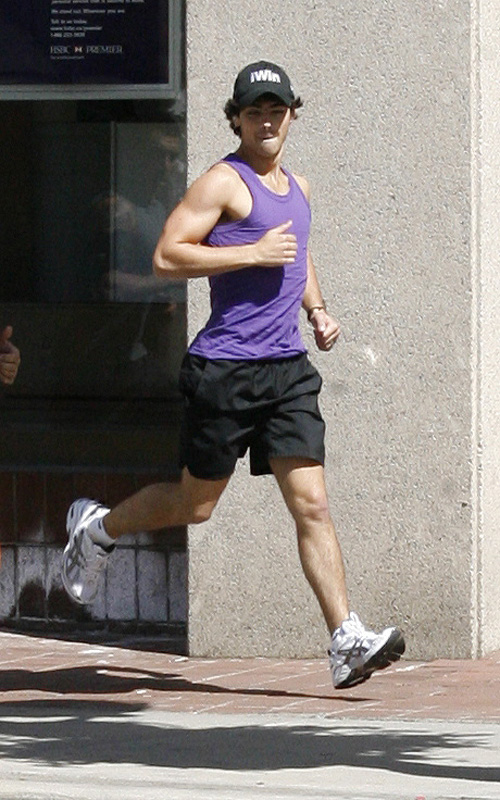 Joe Jonas un ATLETA en Toronto Joe-jonas-9109-4