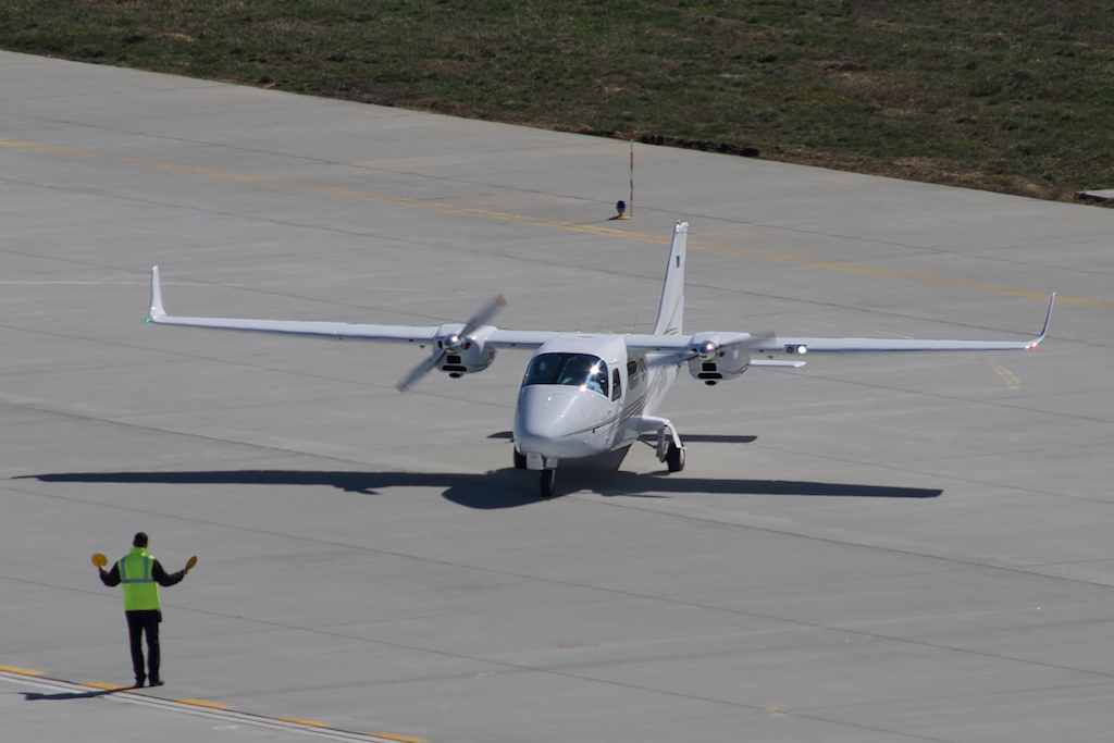 Aeroportul Sibiu - Aprilie 2012  IMGP1411