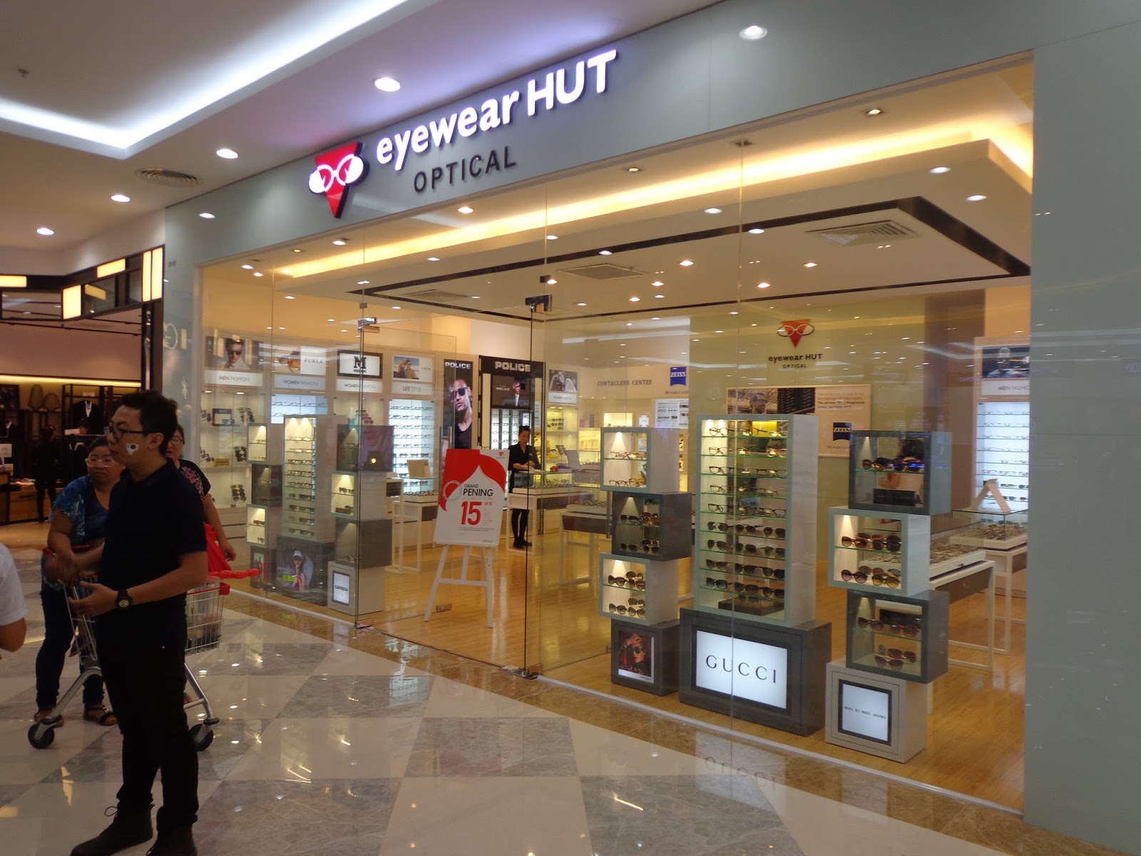 Cửa hàng Eyewear Hut Vincom Thảo Điền khuyến mãi mừng khai trương DSC01461