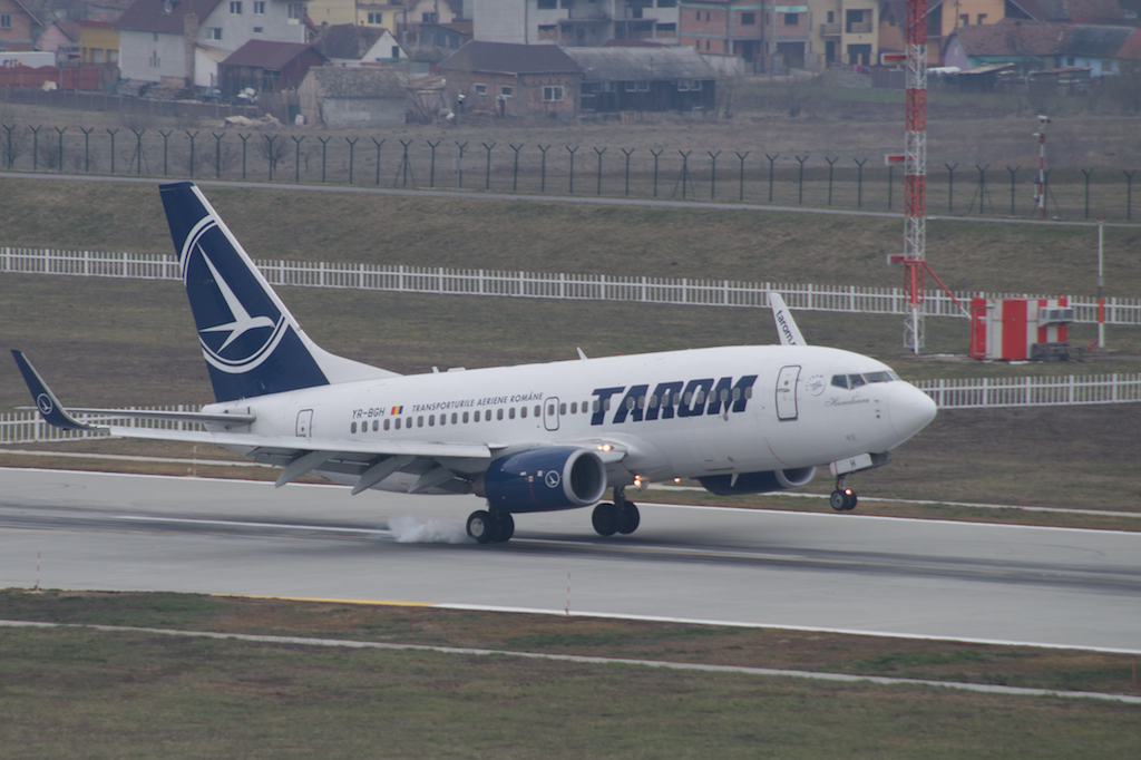 Aeroportul Sibiu - Aprilie 2012  IMGP1731