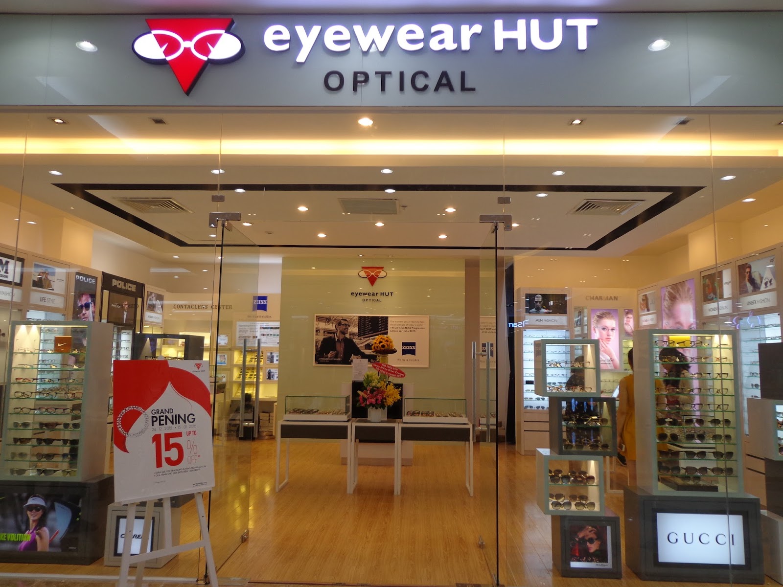 Cửa hàng Eyewear Hut Vincom Thảo Điền khuyến mãi mừng khai trương DSC01408