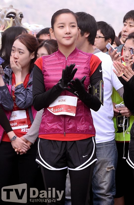 [Pics SPICA][17.11.13] Ju Hyun & Bo Hyung dự cuộc thi marathon "Nike We Run 10K Seoul 2013" 1384671006_606104