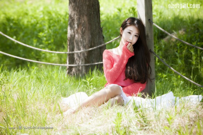 Park Hyun Sun – Outdoors in Red and White Park-Hyun-Sun-Outdoors-in-Red-and-White-03