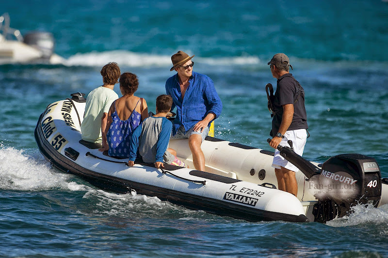 [Fotos] Simon Baker e Família (11.07.2014) 01425