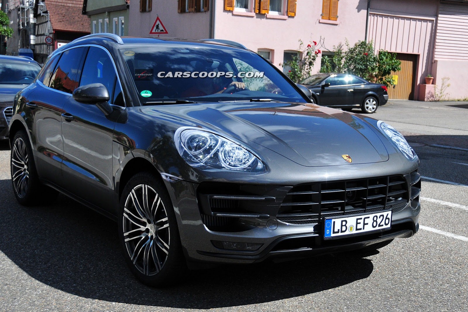 2013 - [Porsche] Macan - Page 16 New-Porsche-Macan-Turbo-2-Carscoops%25255B6%25255D