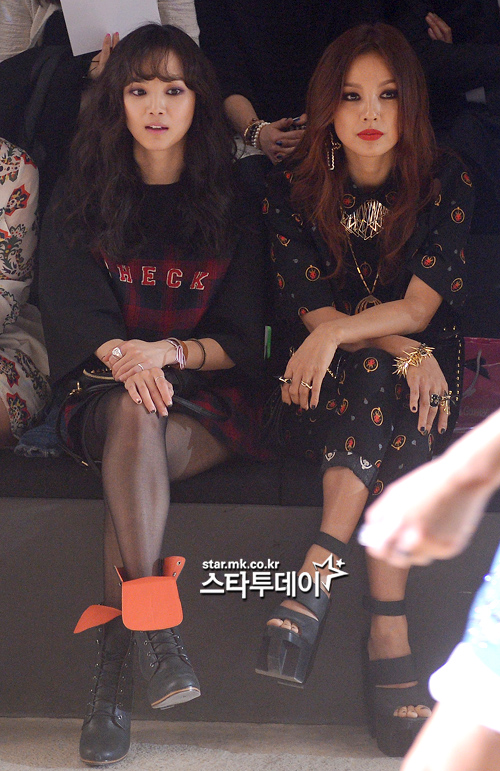 [Pics][27.03.13] Dự "F/W 2013 Seoul Fashion Week" của nhà thiết kế Steve J & Yoni P 20130327_1364378908.