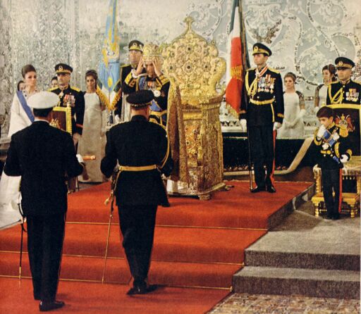 Dinastía Pahlavi de Irán. - Página 12 Coronation6